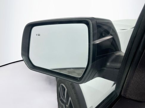 Used 2021 GMC Acadia SLE w/ Driver Convenience Package FWD image 16
