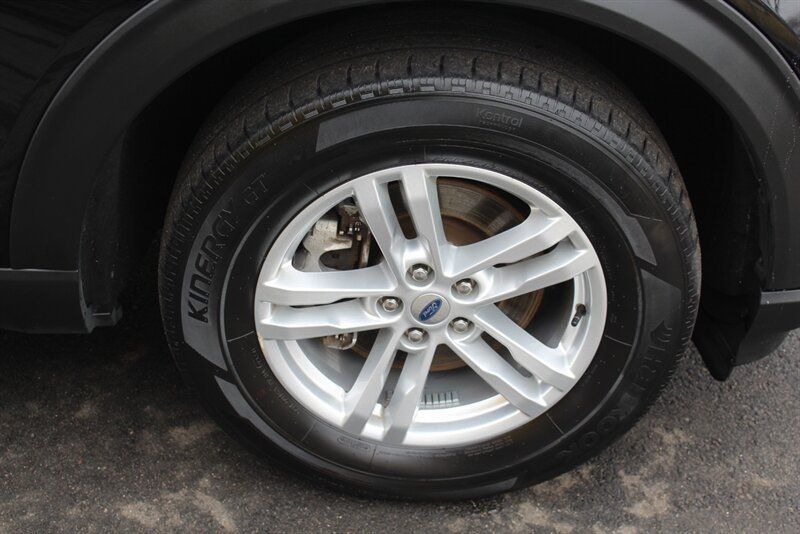 Used 2023 Ford Explorer XLT w/ Equipment Group 202A AWD/4WD image 26