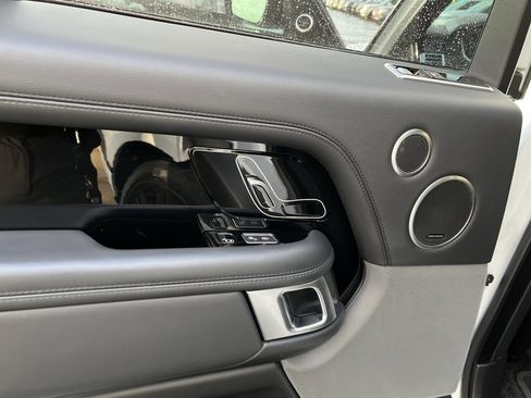 Used 2018 Land Rover Range Rover HSE image 30