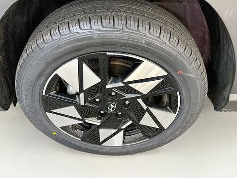 Used 2024 Hyundai Kona SEL image 11