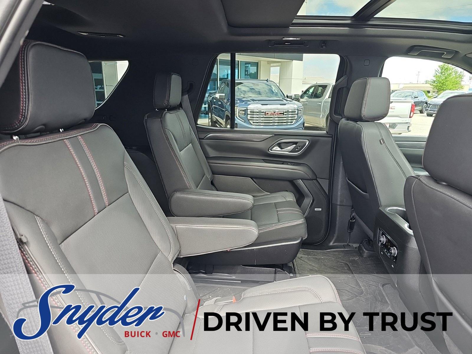 Used 2024 Chevrolet Tahoe RST w/ Luxury Package AWD/4WD image 28
