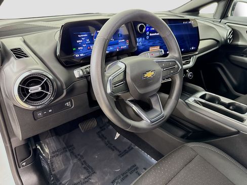 Used 2025 Chevrolet Equinox EV LT image 9