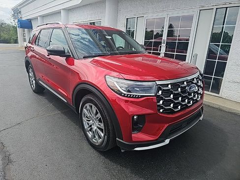 Used 2025 Ford Explorer Platinum AWD/4WD image 2