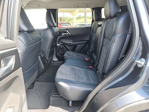 Used 2025 Mitsubishi Outlander SE AWD/4WD image 17