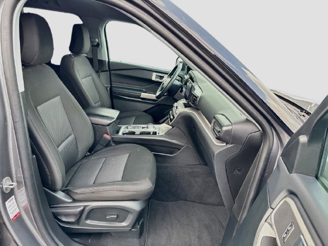 Used 2023 Ford Explorer XLT AWD/4WD image 35