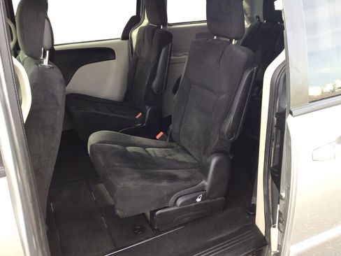 Used 2017 Dodge Grand Caravan SE FWD image 10