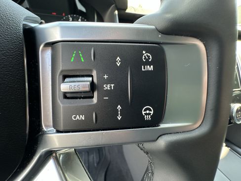 Used 2025 Land Rover Discovery S AWD/4WD image 20