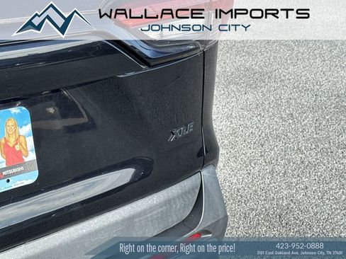 Used 2022 Toyota RAV4 XLE Premium image 11