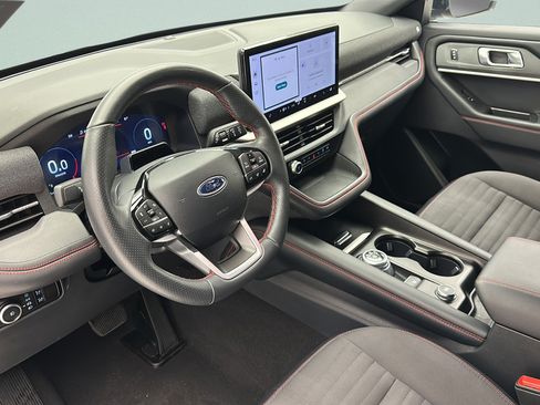 Used 2025 Ford Explorer ST-Line w/ ST-Line Street Pack AWD/4WD image 11