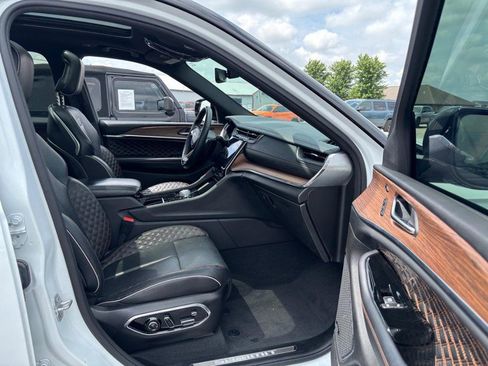 Used 2023 Jeep Grand Cherokee L Summit w/ High Altitude Package AWD/4WD image 12