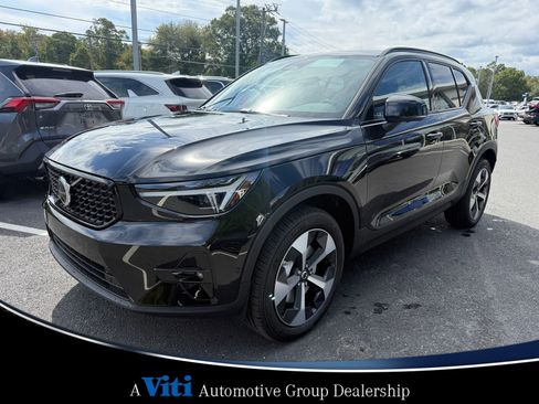 Used 2026 Volvo XC40 B5 Plus w/ Protection Package Premier image 4
