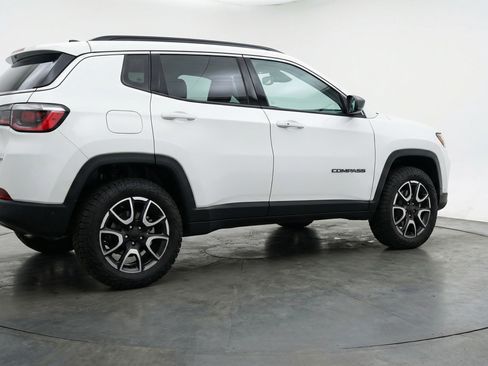 Used 2025 Jeep Compass Trailhawk image 9