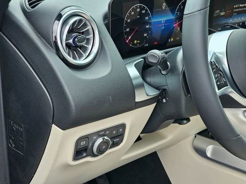 New 2026 Mercedes-Benz GLB 250 4MATIC image 15