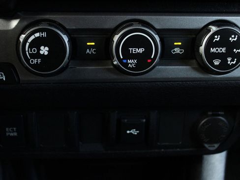 Used 2020 Toyota Tacoma SR5 RWD image 24