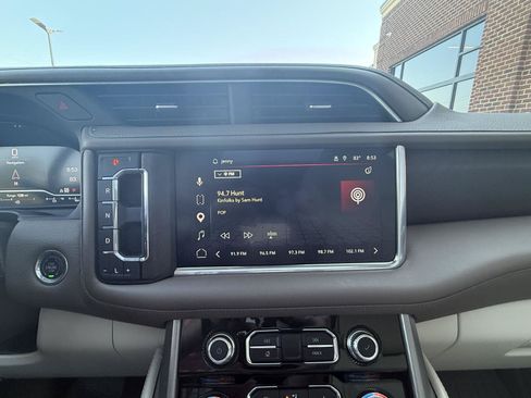 Used 2023 GMC Yukon XL Denali AWD/4WD image 4