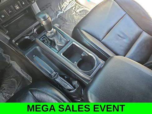 Used 2017 Toyota Tacoma TRD Sport AWD/4WD image 23