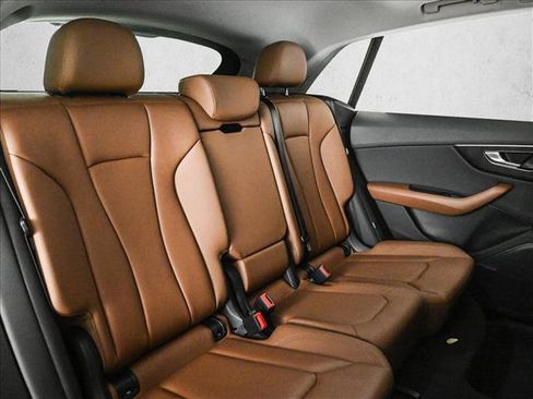 Used 2022 Audi Q8 Premium image 21