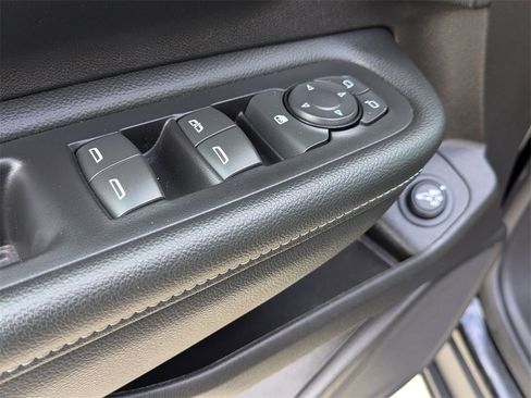 Used 2024 GMC Terrain SLT image 13