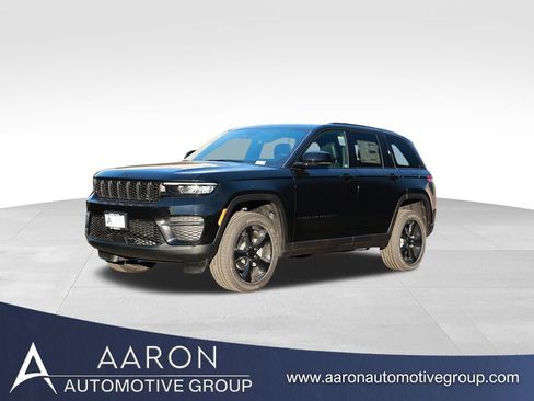 New 2025 Jeep Grand Cherokee Altitude image 1
