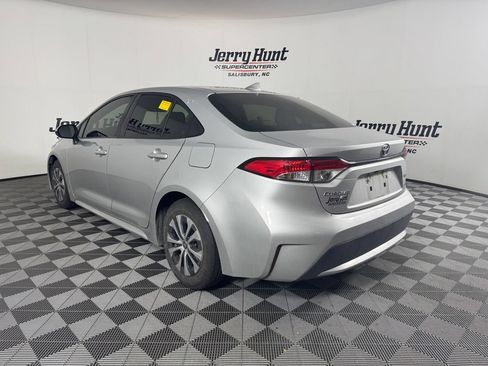 Used 2022 Toyota Corolla LE FWD image 9