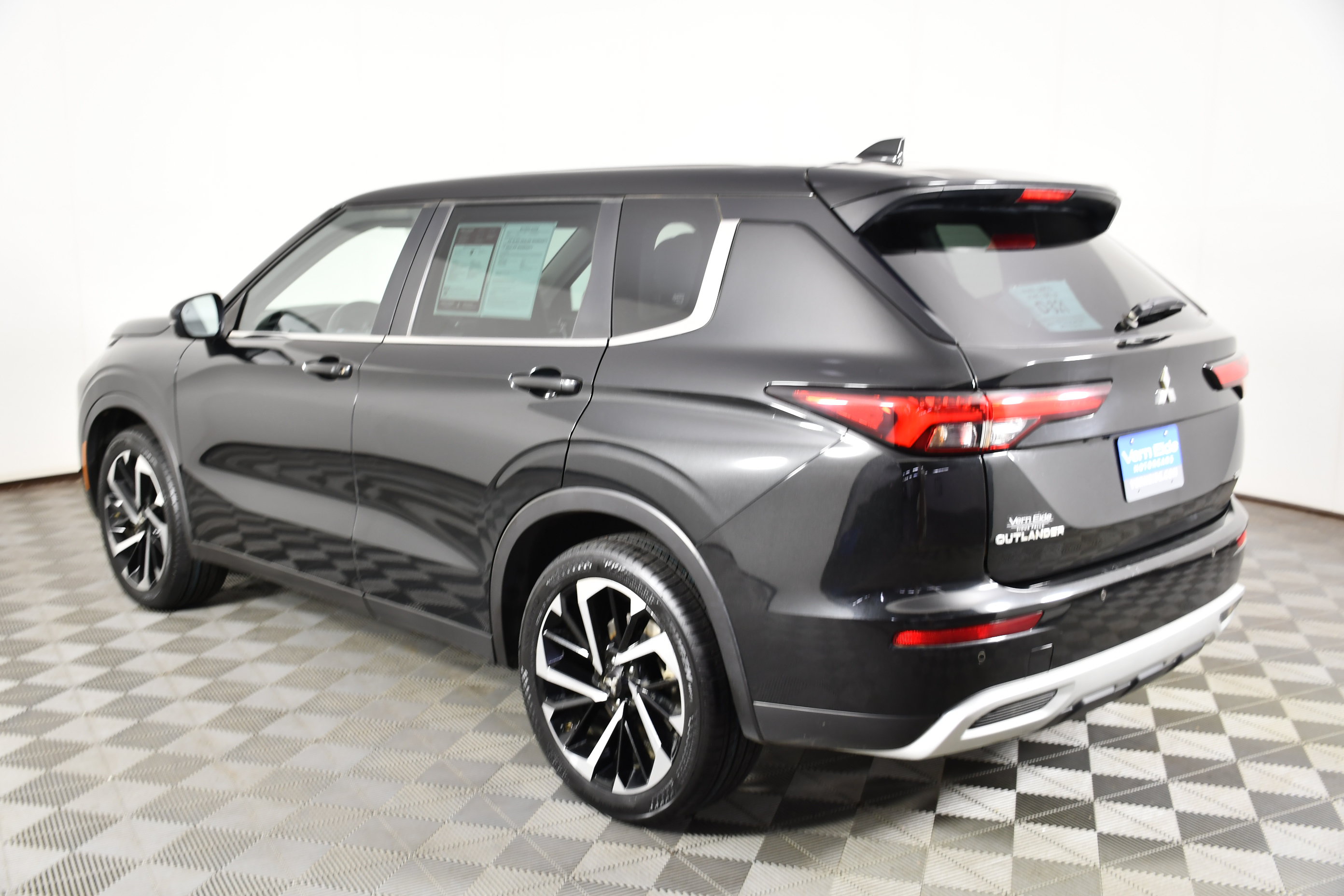 Used 2023 Mitsubishi Outlander SE AWD/4WD image 8