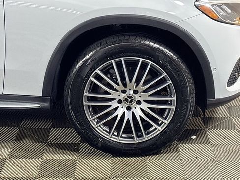 Used 2025 Mercedes-Benz GLC 300 4MATIC image 24