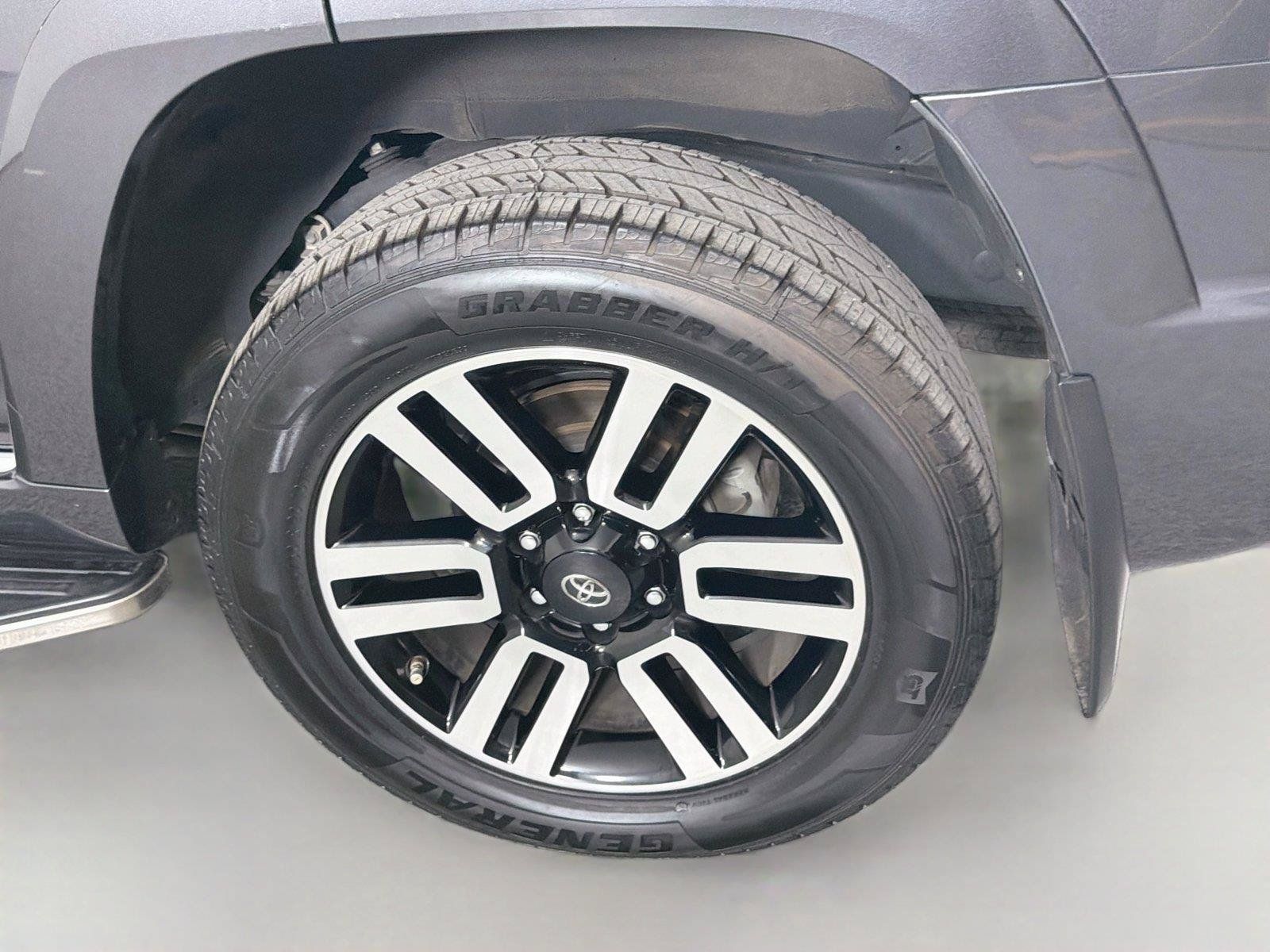 Used 2021 Toyota 4Runner Limited AWD/4WD image 31