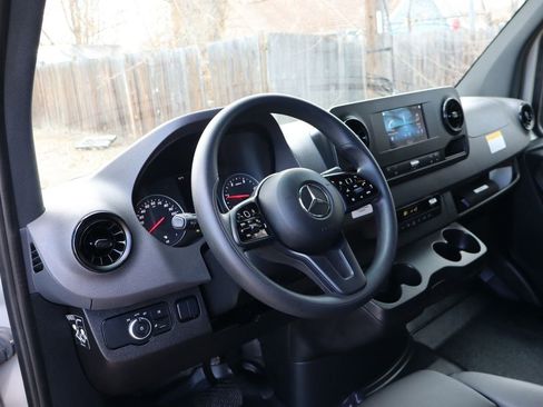 Used 2024 Mercedes-Benz Sprinter 2500 image 21