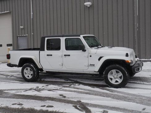 Used 2022 Jeep Gladiator Sport image 7