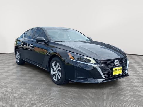 Used 2025 Nissan Altima 2.5 S FWD image 3