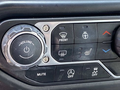 Used 2023 Jeep Wrangler Unlimited Sahara AWD/4WD image 18