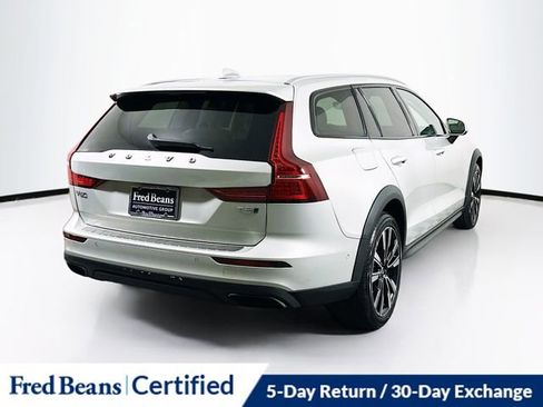 Used 2022 Volvo V60 T5 Cross Country w/ Advanced Package image 8