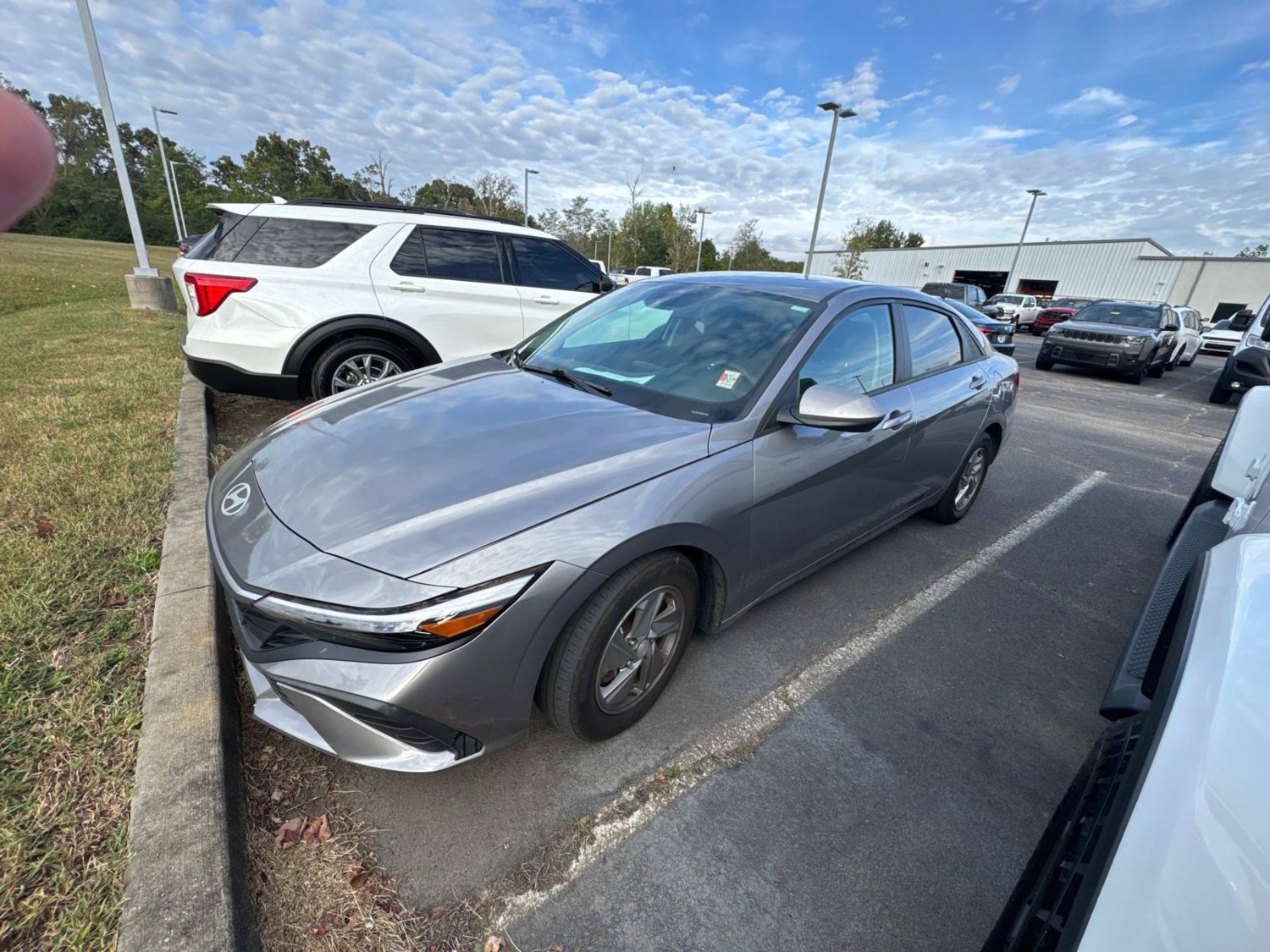 Used 2024 Hyundai Elantra SE FWD image 7