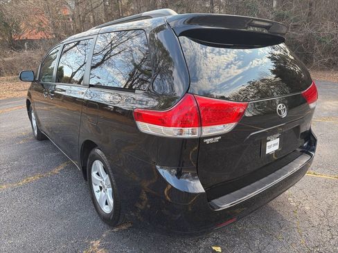 Used 2011 Toyota Sienna LE FWD image 5