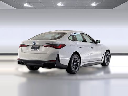 Used 2023 BMW i4 eDrive35 RWD image 8