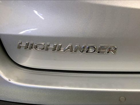 Used 2018 Toyota Highlander Limited AWD/4WD image 10