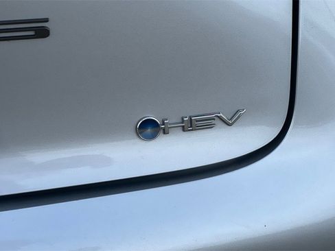 Used 2025 Toyota Prius LE image 28