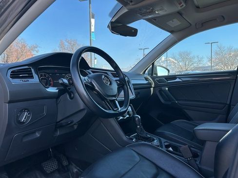 Used 2018 Volkswagen Tiguan SEL Premium w/ 3rd Row Seat Package image 23