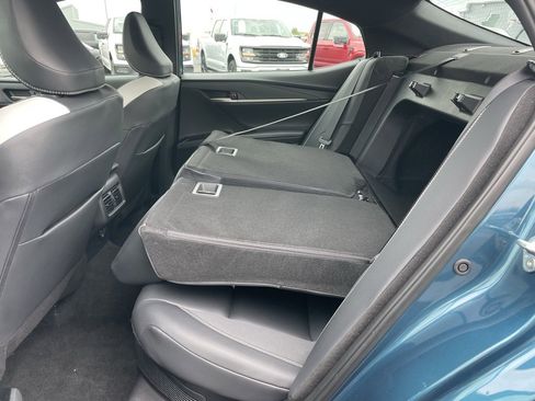 Used 2025 Toyota Camry SE image 50