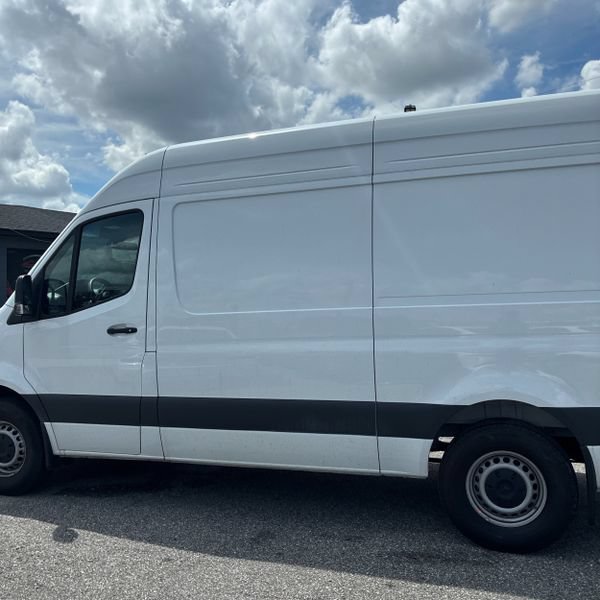 Used 2025 Mercedes-Benz Sprinter 2500 image 4