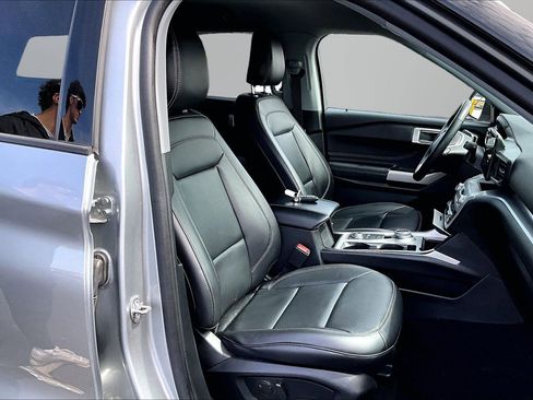 Used 2024 Ford Explorer XLT w/ Equipment Group 202A AWD/4WD image 7