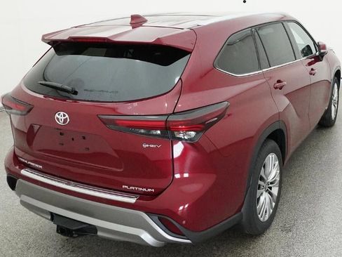 New 2026 Toyota Highlander Platinum AWD/4WD image 8