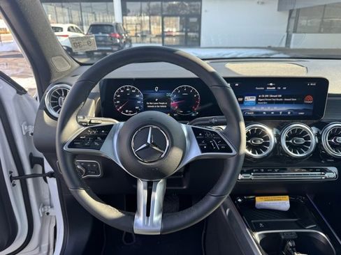 Used 2026 Mercedes-Benz GLB 250 4MATIC image 15