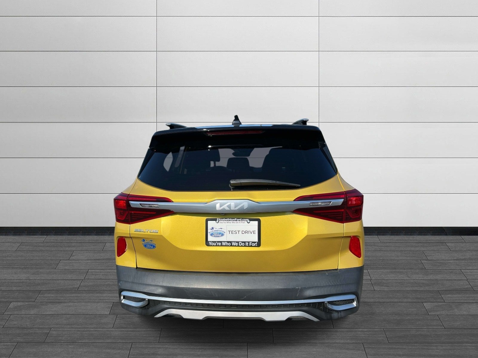 Used 2023 Kia Seltos S w/ Navigation Package FWD image 4