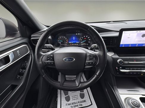 Used 2020 Ford Explorer XLT w/ Comfort Package image 11