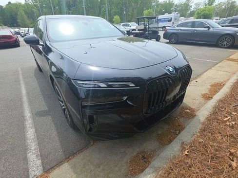 Certified 2025 BMW 750e xDrive image 4