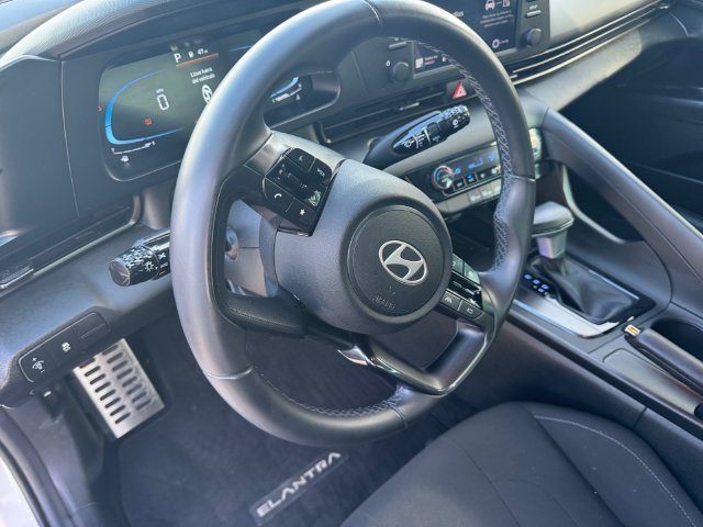 Used 2025 Hyundai Elantra Sport FWD image 13
