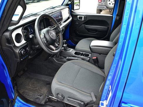 Used 2024 Jeep Wrangler Unlimited AWD/4WD image 19