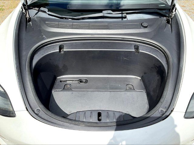Used 2020 Tesla Model 3 Standard Range Plus RWD image 29