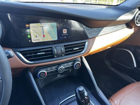 Used 2019 Alfa Romeo Giulia AWD image 18